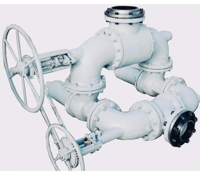 Блок предохранительных клапанов с переключающими устройствами БПК4 200-16 50с13нж в составе: клапан предохранительный пружинный сальниковый фланцевый без приспособления для принудительного открытия СППК4 200-16 17с13нж DN 200/300 PN 1,6/0,6 МПа У1, корпус - купить в ЕСК, характеристики, цена